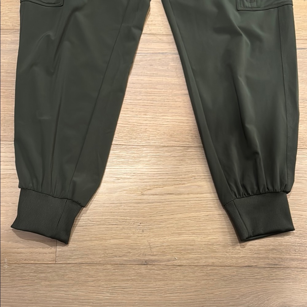 All in Motion Green Capri Joggers with Elastic Cuffs size M - Picture 2 of 7